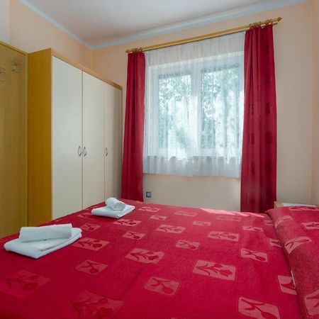 Apartments Maria Porec Bagian luar foto
