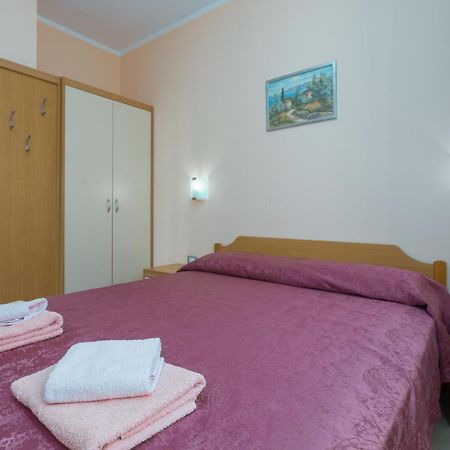 Apartments Maria Porec Bagian luar foto
