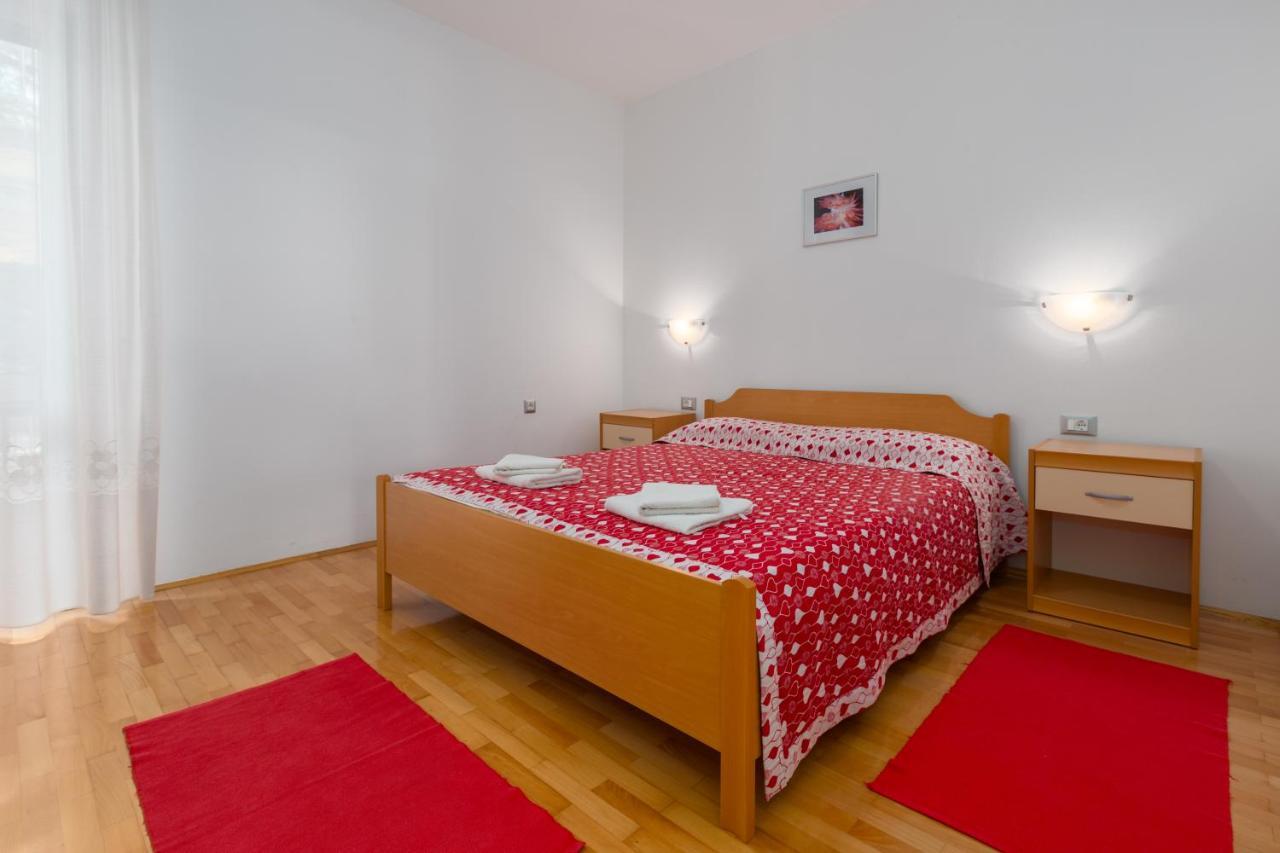 Apartments Maria Porec Bagian luar foto