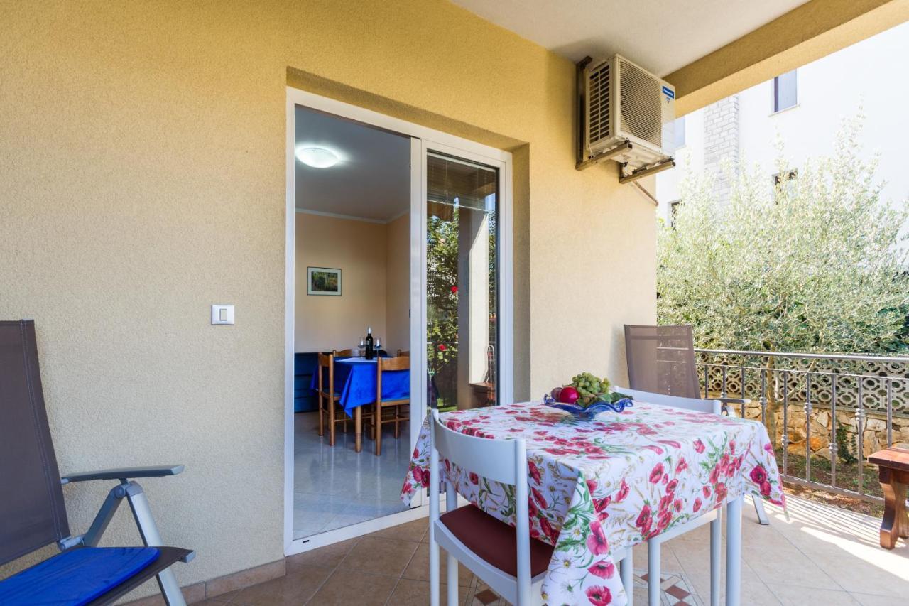 Apartments Maria Porec Bagian luar foto