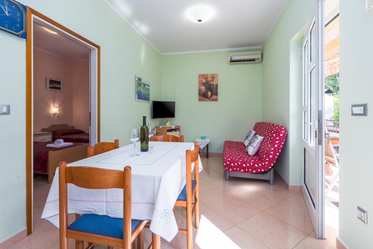 Apartments Maria Porec Bagian luar foto