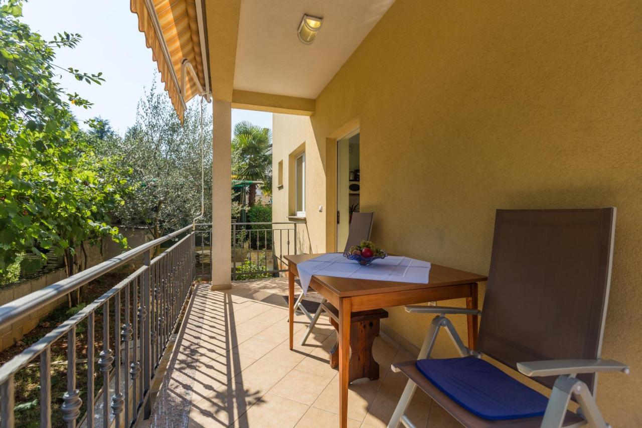 Apartments Maria Porec Bagian luar foto