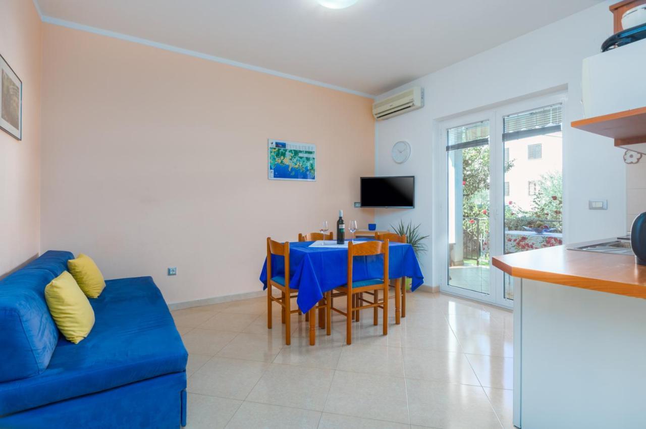 Apartments Maria Porec Bagian luar foto