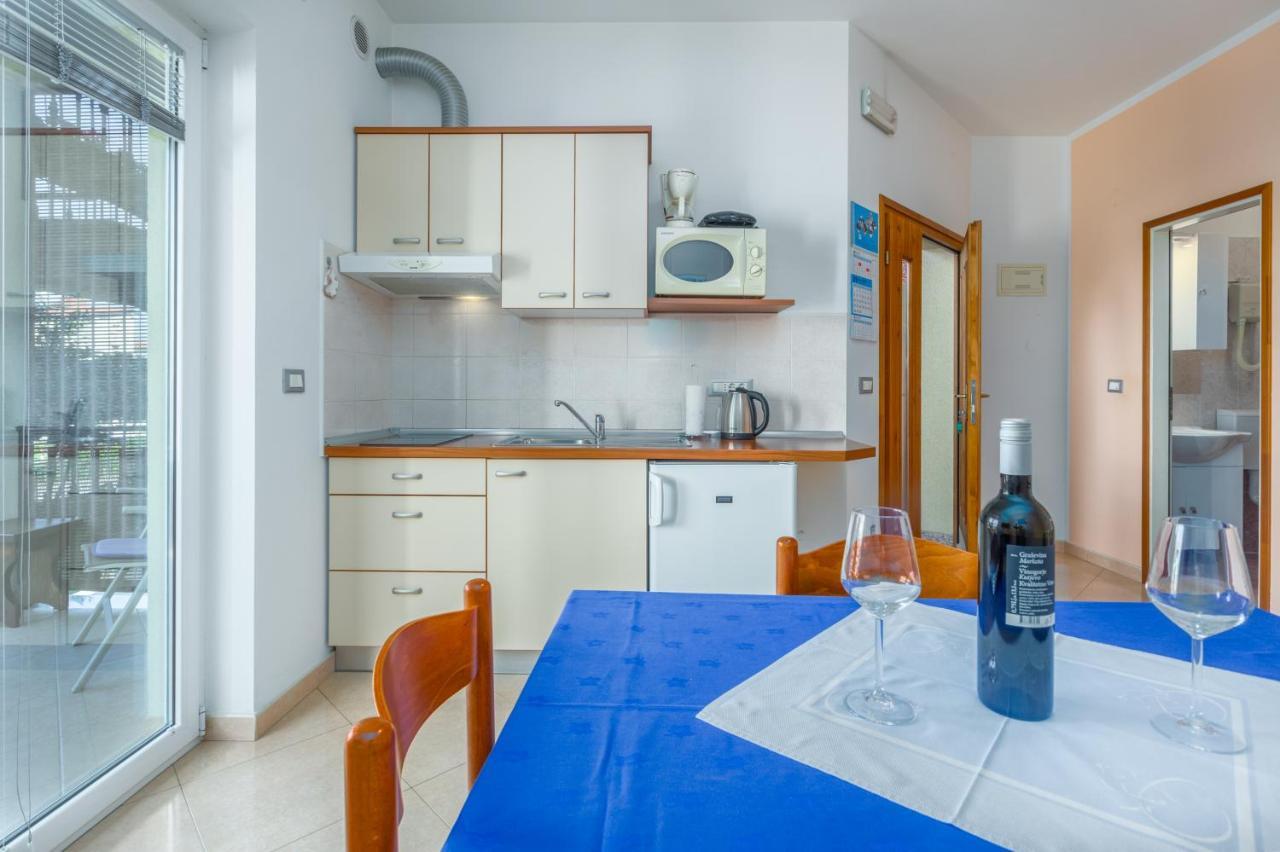 Apartments Maria Porec Bagian luar foto