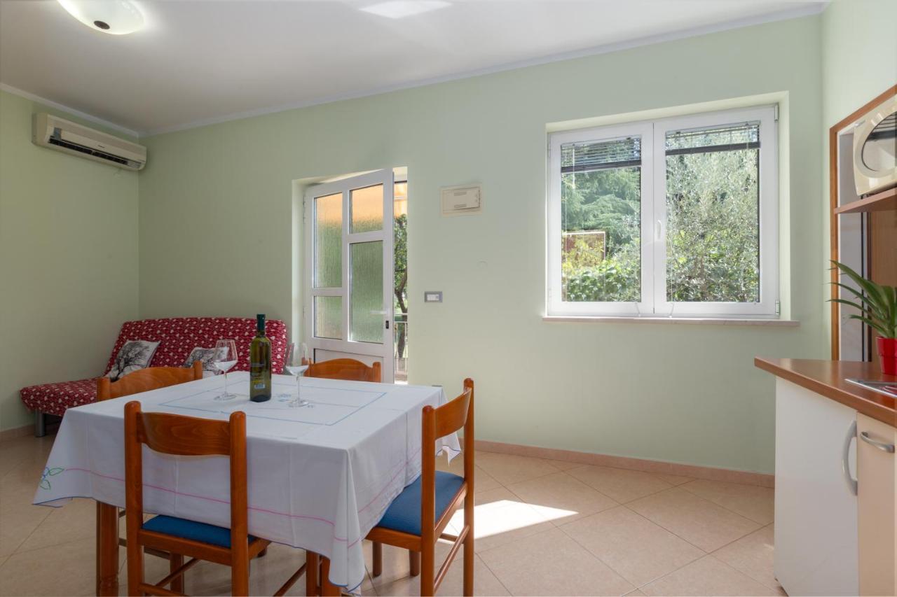 Apartments Maria Porec Bagian luar foto