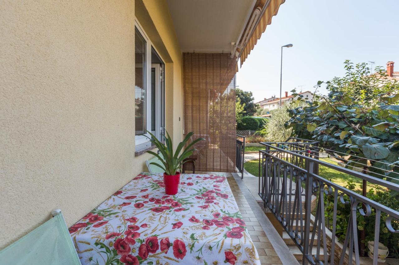 Apartments Maria Porec Bagian luar foto