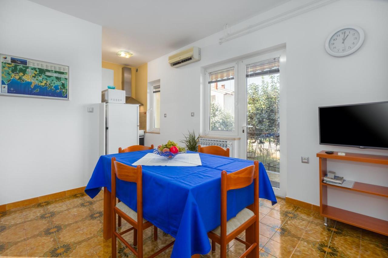 Apartments Maria Porec Bagian luar foto