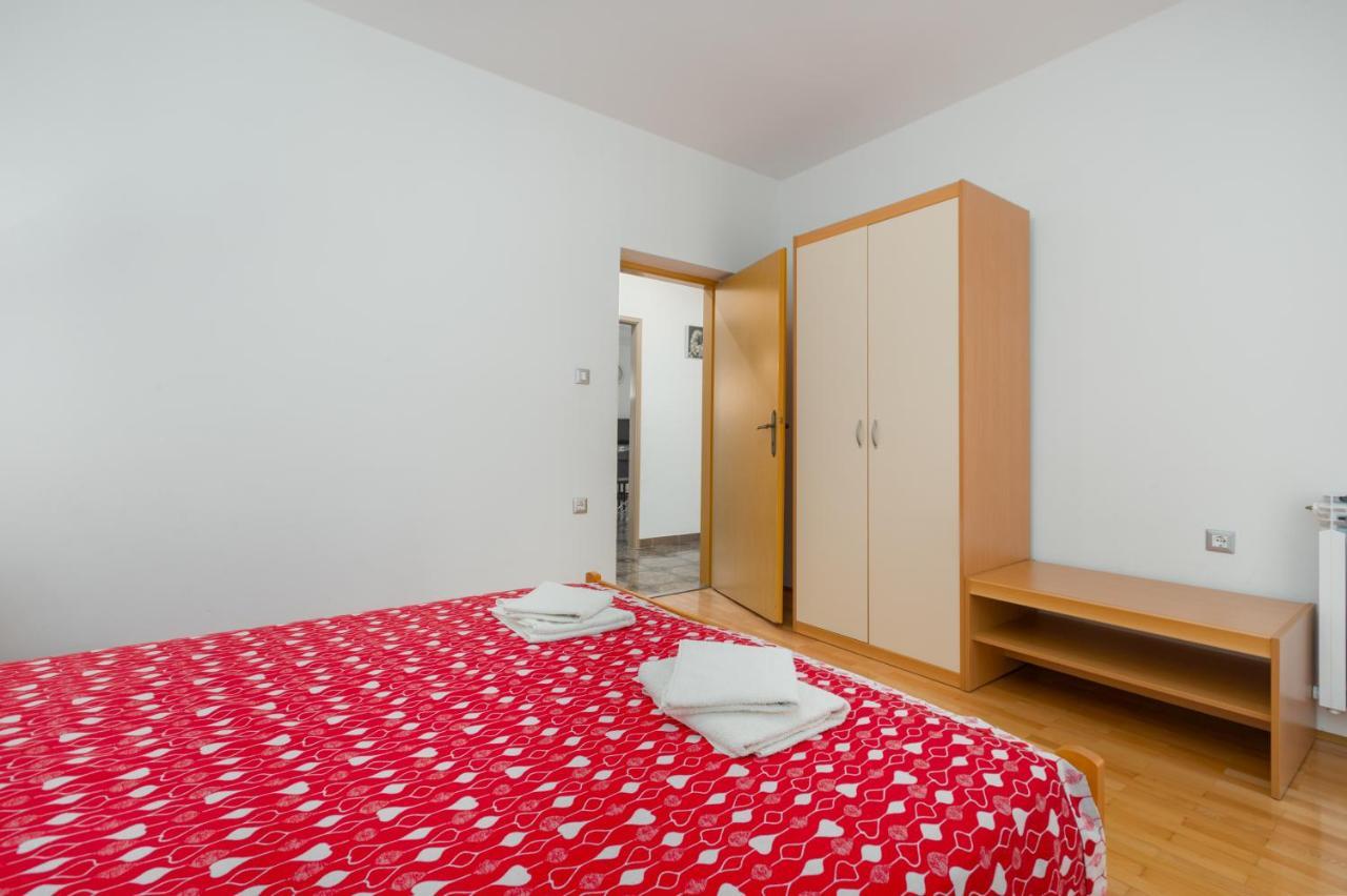 Apartments Maria Porec Bagian luar foto
