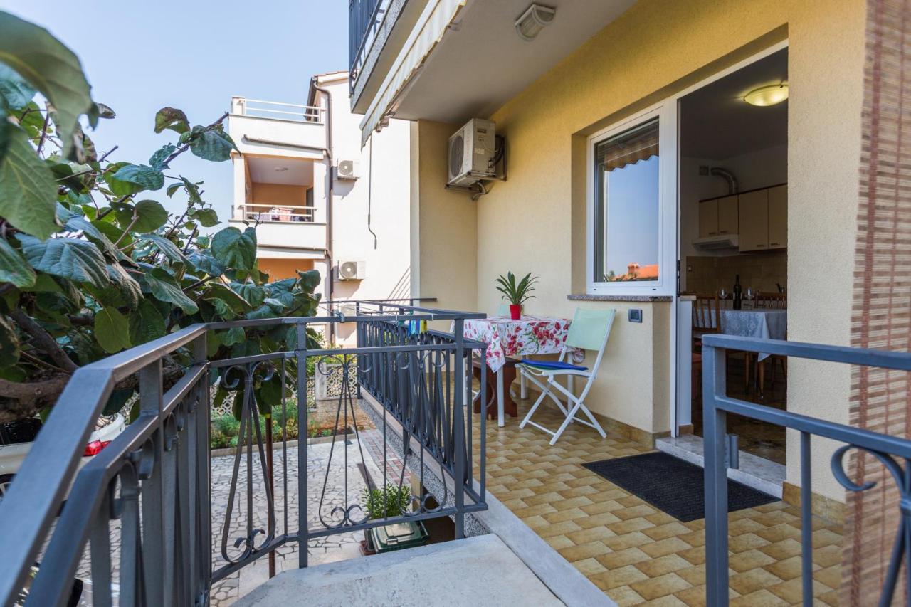Apartments Maria Porec Bagian luar foto