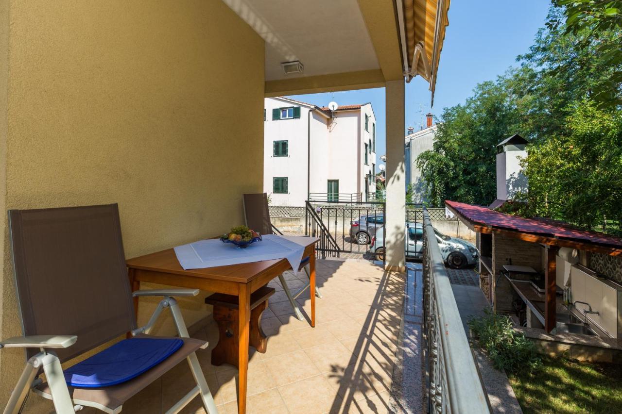 Apartments Maria Porec Bagian luar foto