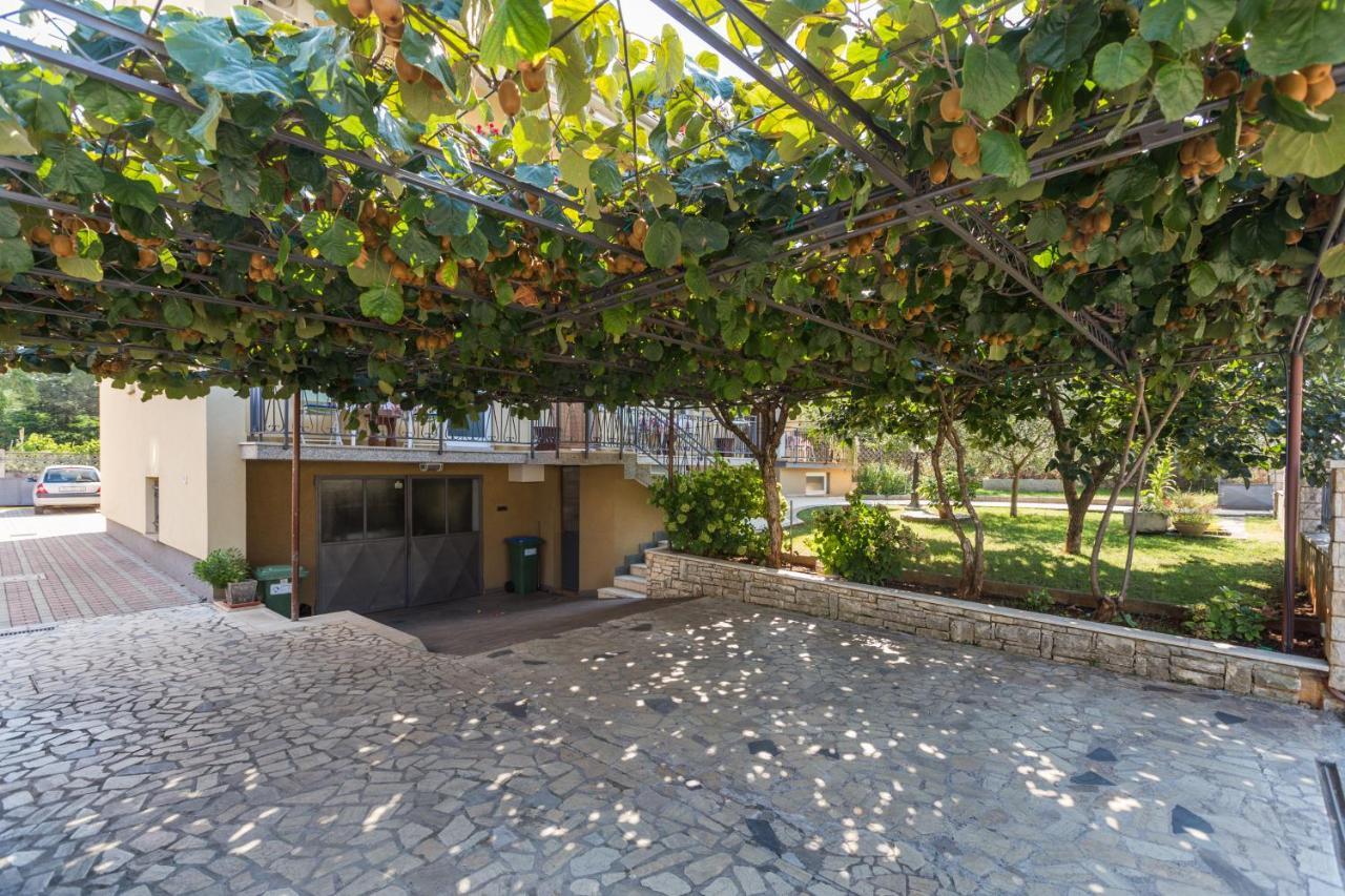 Apartments Maria Porec Bagian luar foto