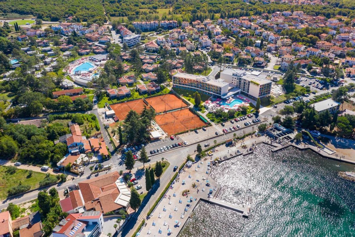 Apartments Maria Porec Bagian luar foto