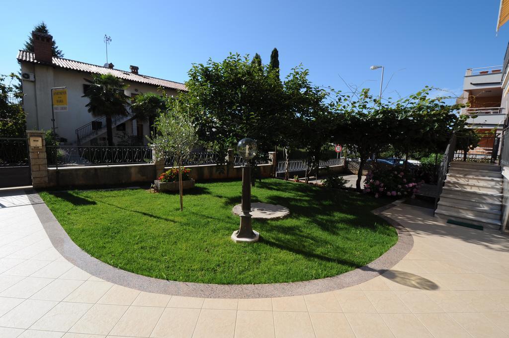 Apartments Maria Porec Bagian luar foto